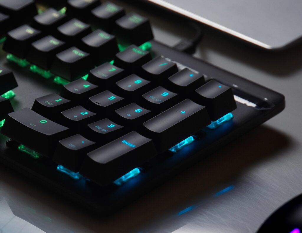 Picture of RGB Keyboard - Linear vs. Tactile vs. Clicky?